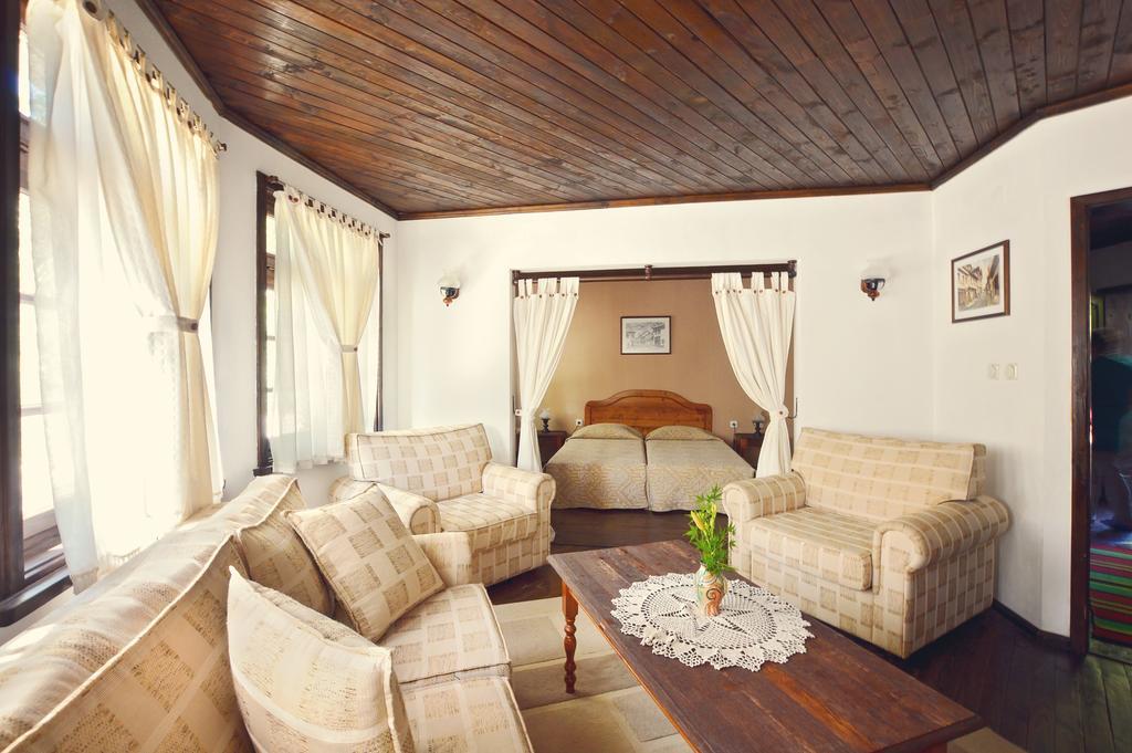 Family Hotel Fenerite Gabrovo Kültér fotó