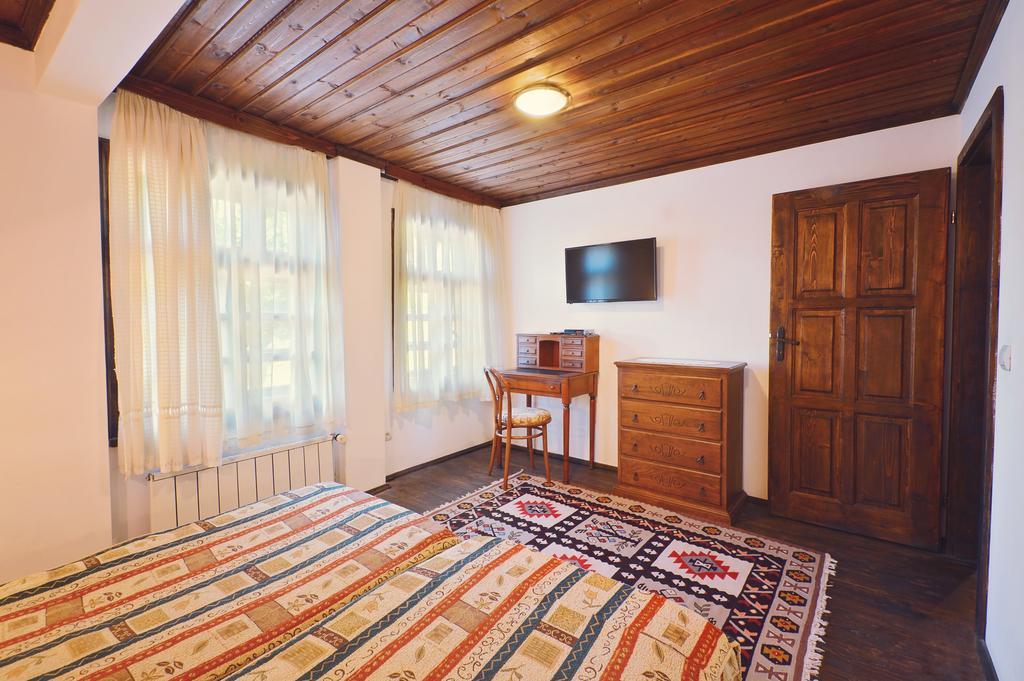 Family Hotel Fenerite Gabrovo Kültér fotó